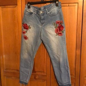 Ankle skinny jeans with roses embroidery